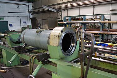 Hydraulic presses